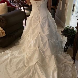 Brand new ivory wedding dress